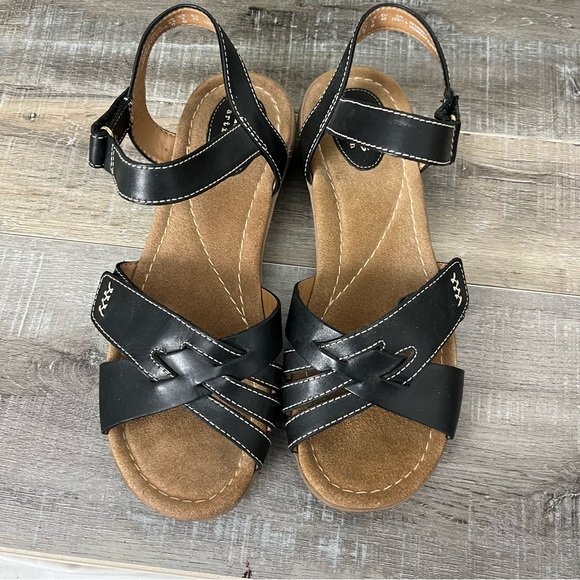Clarks Shoes - CLARKS Artisan Black Strappy Sandal Velcro Closure. Size 9